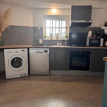Holiday home Superbe Maisonnette A 200m De La Et Du Port De Carqueiranne